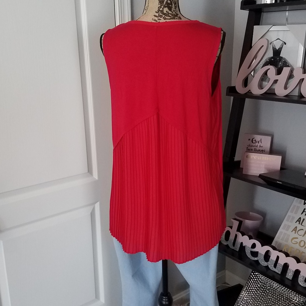 Red Sleeveless Top
